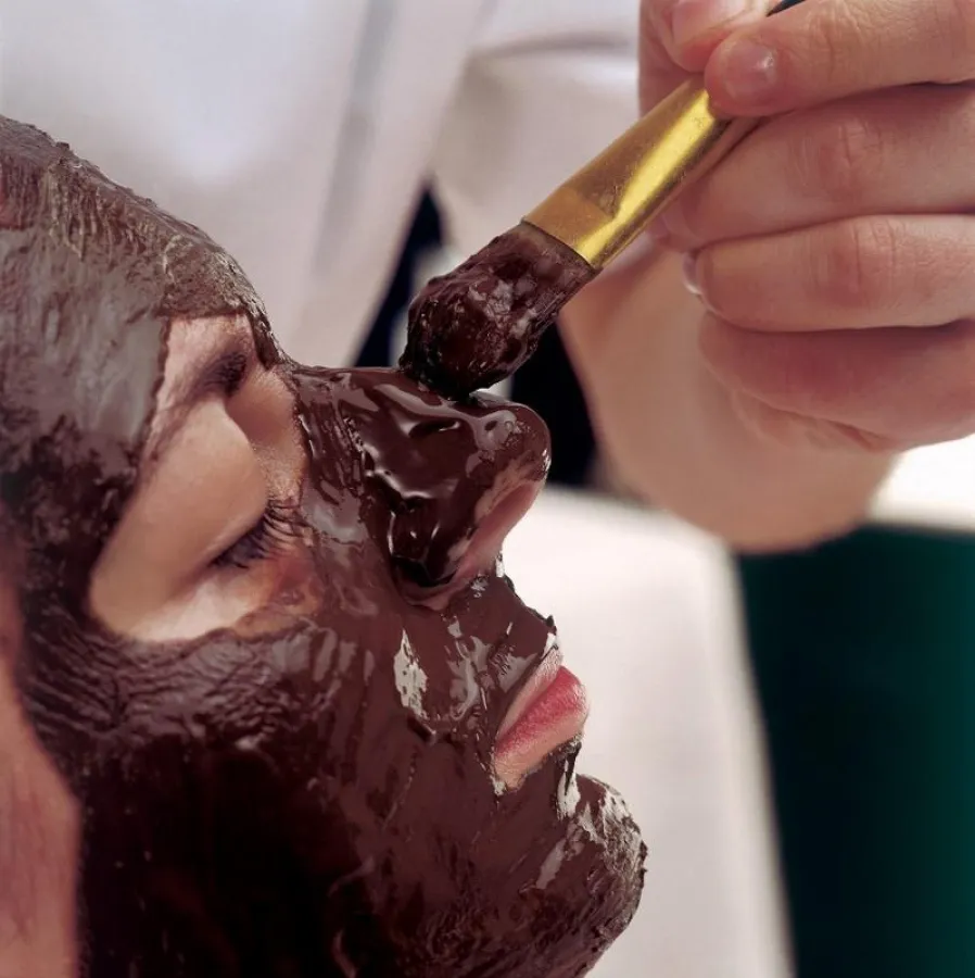 Bernard Cassiere Schoko-Orange-Behandlung - Auftragen der Schoko-Orange-Maske