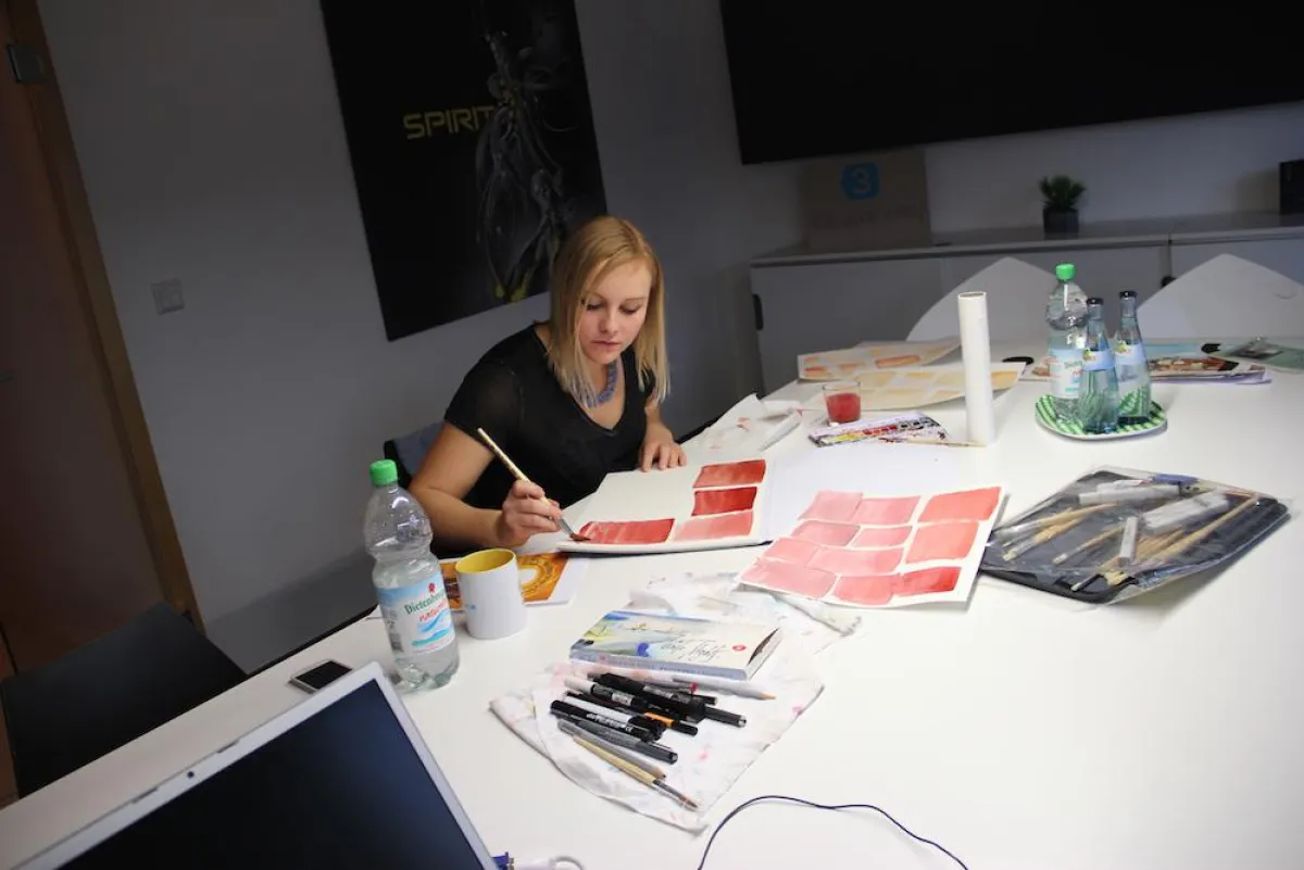 Corinna Becher beim Illustrieren