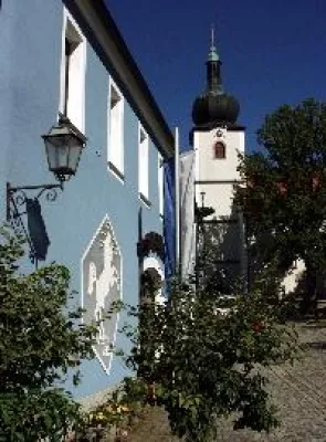 Bild: Traditionsgasthaus mit Oberpfälzer Küche - Weisses Ross ist Unternehmen des Monats Juli beim Regionalmarketing