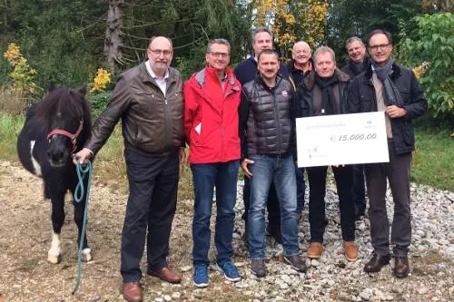 Bild: Zurich Führungskräfte spenden 15.000 Euro an die Stiftung Bunter Kreis in Augsburg