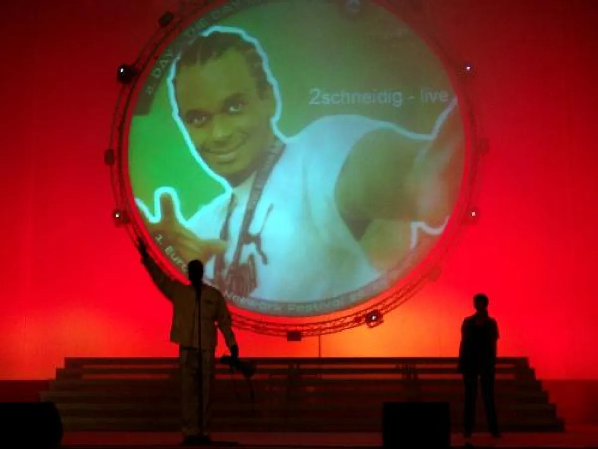 Sänger und Rapper „2schneidig“ tourt international