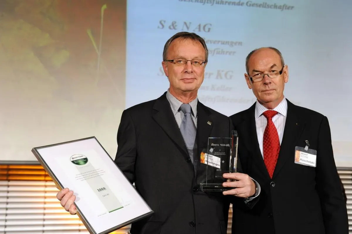 Klaus Beverungen, S&N AG und Horst Kuschetzki, AGPeV, bei der Preisverleihung