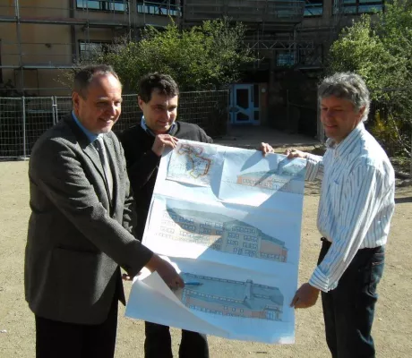 Bild: Doppelt in die Zukunft investiert - Bürgersolaranlage der GEDEA-Ingelheim an der Waldorfschule Mainz