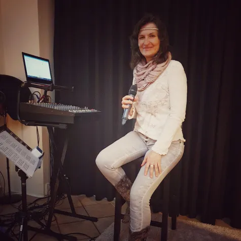 Bild: Clara zeigt musikalische Frauenpower zum Frauentag