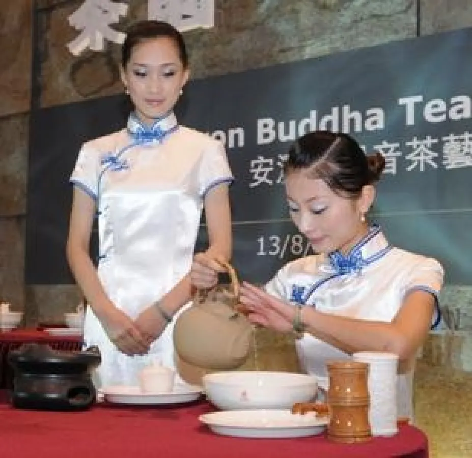 Eine traditionelle Teezeremonie: Konsumenten in Hongkong bevorzugen Grünen Tee sowie Oolong-Tee, dessen Herstellung nur in Festlandchina und Taiwan üblich ist. Foto: HKTDC