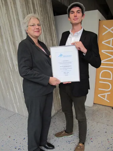 Erlebnispädagogik in Jugendhäusern / Christopher Ulrich Jürgensen erhält Absolventenpreis des Fördervereins Bild: Erlebnispädagogik in Jugendhäusern / Christopher Ulrich Jürgensen erhält Absolventenpreis des Fördervereins