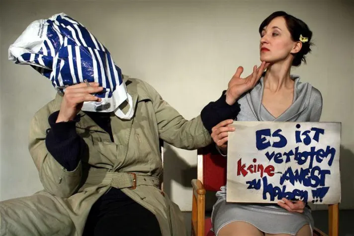 Bild: Premiere in den Cammerspielen Leipzig: "Ich bin nichts. Ich hab nichts. Aber ich lach mich tot." am 25.03.10