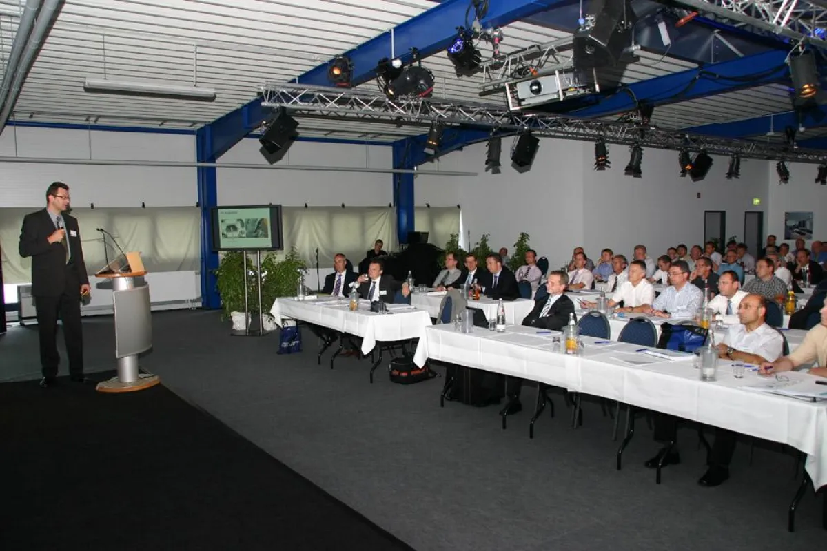 Spar Watt: Rund 70 Teilnehmer aus Forschung und Industrie diskutierten auf Brinkmanns erstem Symposium zwei Tage lang mit 12 Referenten über ihre Wege zum sparsameren und effizienteren Umgang mit Ener