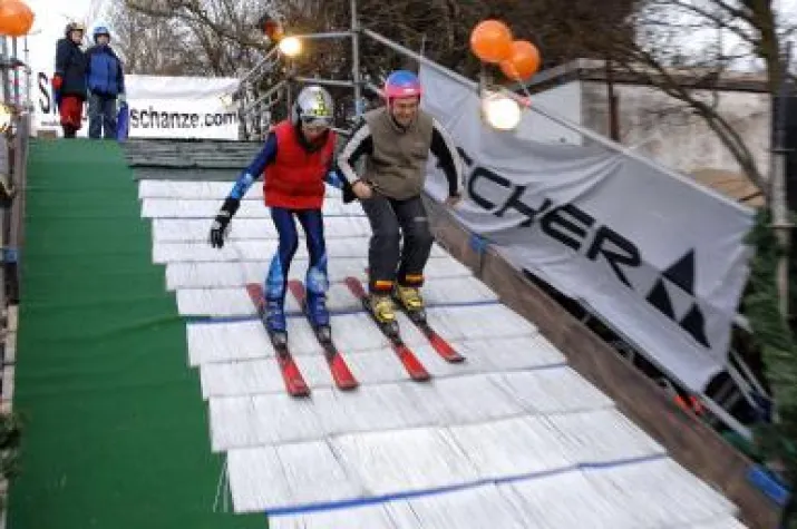 Audi mit mobiler Ski- und Rodelrampe in Ludwigshafen Bild: Audi mit mobiler Ski- und Rodelrampe in Ludwigshafen