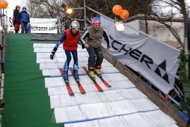 Audi mit mobiler Ski- und Rodelrampe in Ludwigshafen Bild: Audi mit mobiler Ski- und Rodelrampe in Ludwigshafen
