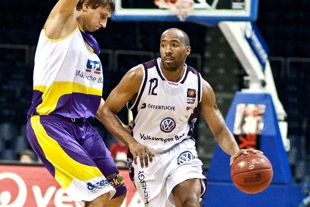 Bild: AutoVision GmbH neuer Business-Partner bei Basketball-Erstligist "New Yorker Phantoms"