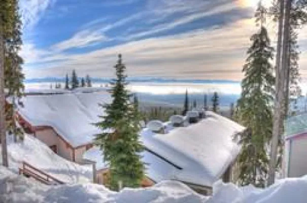 Bild: Skifahren bis vor die Haustür in Big White