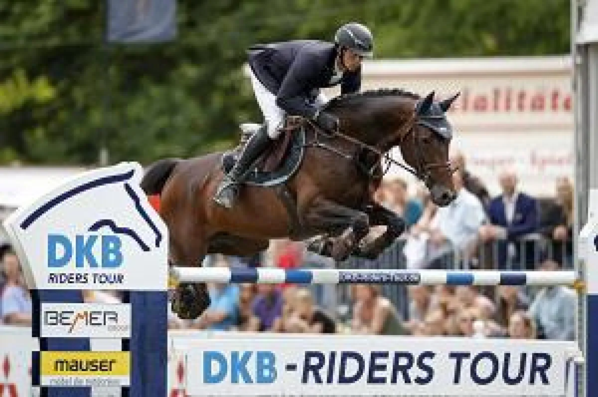 Felix Haßmann und Quali Quant beim Springreiten - Foto: Stefan Lafrentz