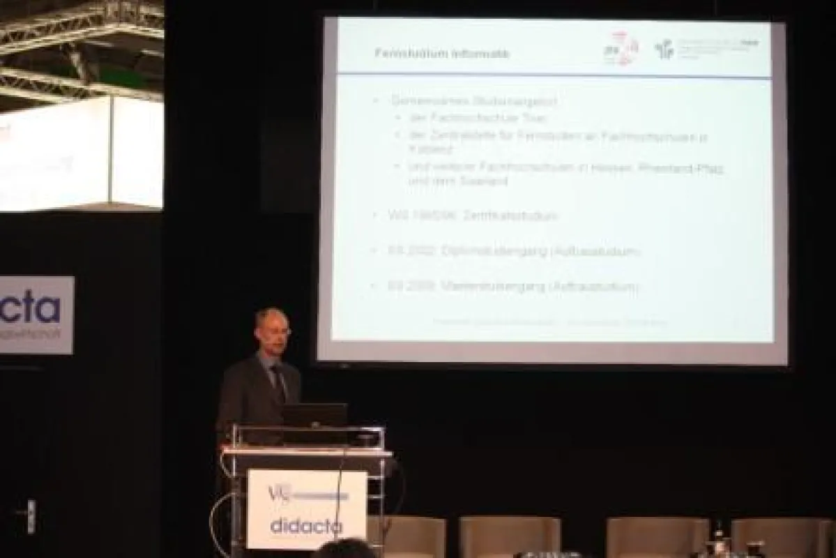 Prof. Dr. Andreas Künkler im Vortrag auf der didacta in Köln