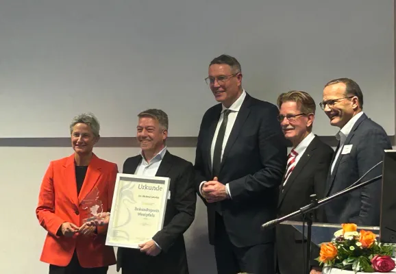 Bild: Westpfalz Award 2025: Zukunftspreis für bioökonomische Innovation geht an Dr. Michael Lakatos 