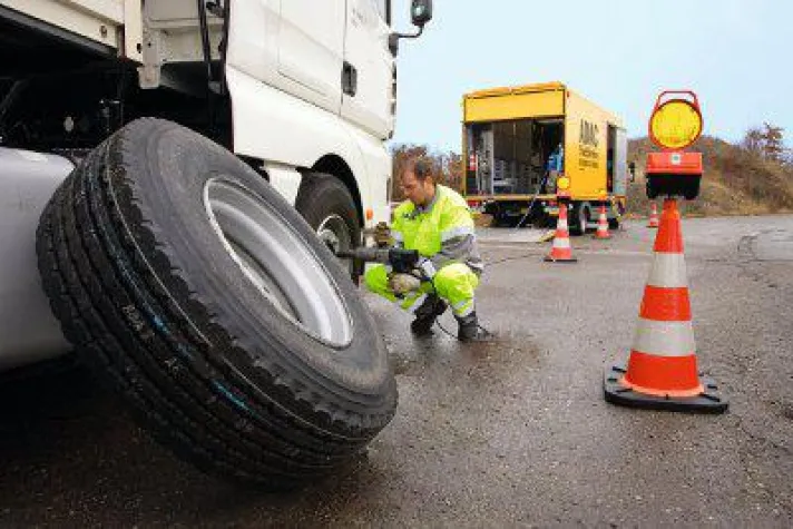 RTC Reifen-team setzt auf Pannenhilfe des ADAC TruckService Bild: RTC Reifen-team setzt auf Pannenhilfe des ADAC TruckService