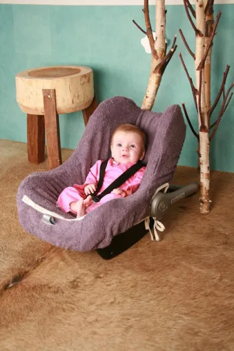 Bild: In Kinderwagen und Autositz auch an heißen Tagen kühl bleiben mit den Frotteebezügen von Koeka