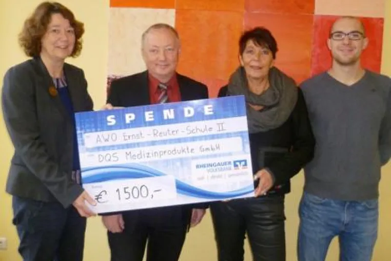 Umfrage für den guten Zweck: DQS Medizinprodukte GmbH spendet für AWO-Schulsozialarbeit Bild: Umfrage für den guten Zweck: DQS Medizinprodukte GmbH spendet für AWO-Schulsozialarbeit