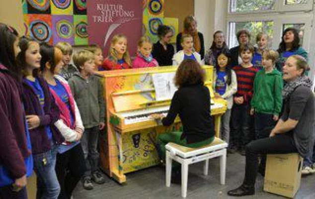 Kurfürst-Balduin-Realschule plus und Egbert-Grundschule erhalten das KinderKulturKlavier 2012 Bild: Kurfürst-Balduin-Realschule plus und Egbert-Grundschule erhalten das KinderKulturKlavier 2012