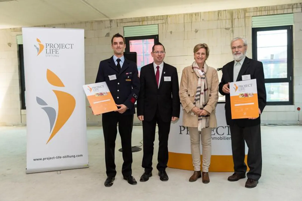 Spendenübergabe im Rahmen des Tags der offenen Tür im Büroneubau SPEKTRUM.2 in Berlin-Adlershof