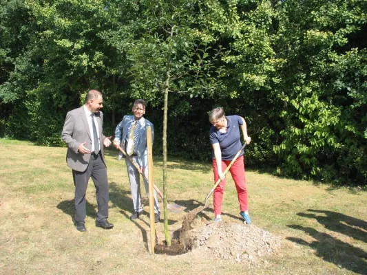 Bild: Das CJD übernimmt das Haus der Begegnung in Bad Godesberg von der Evangelischen Kirche im Rheinland