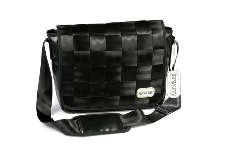 Neues Taschen Kult Label ReinStyle.com bringt Taschen aus Autogurten auf den Markt Bild: Neues Taschen Kult Label ReinStyle.com bringt Taschen aus Autogurten auf den Markt