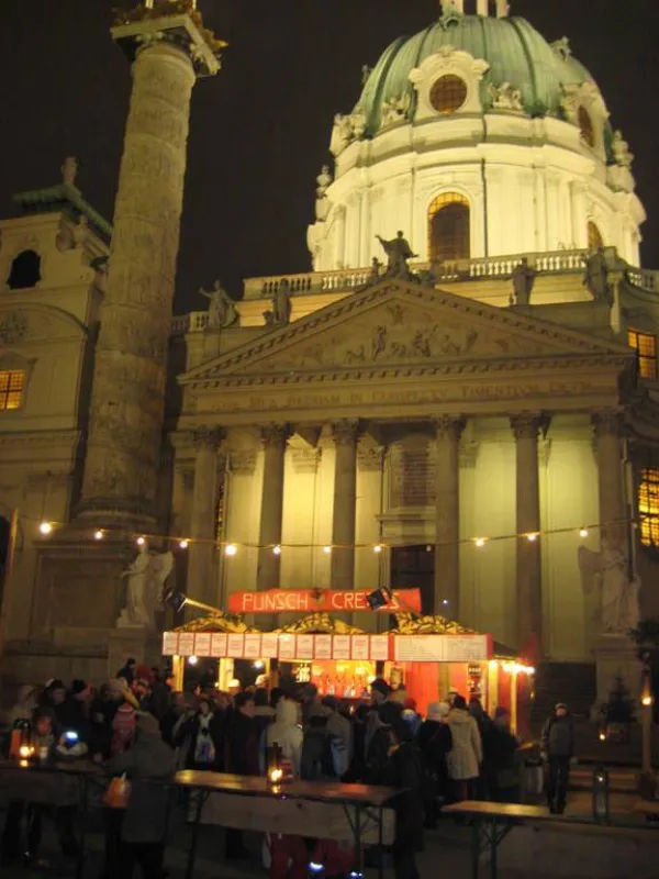 Weihnachtsmarkt am Karlsplatz