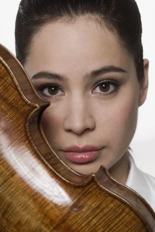 Die Geigerin Mirijam Contzen kommt für zwei Konzerte nach Halle Bild: Die Geigerin Mirijam Contzen kommt für zwei Konzerte nach Halle