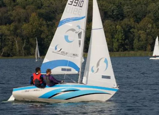 Bild: Team „geldfuermuell.de“ überzeugt mit neuem Segelboot bei Deutscher Meisterschaft