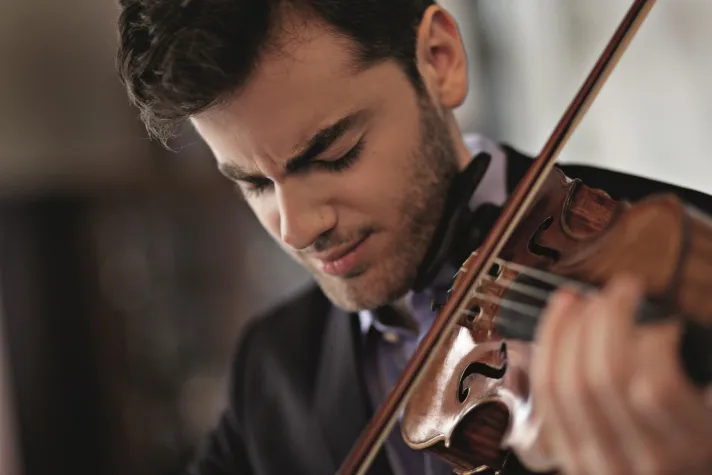 Bild: Symphonieorchester Vorarlberg: Wiener Wundergeiger und Wiener Dirigent bei 5. Abo-Konzert