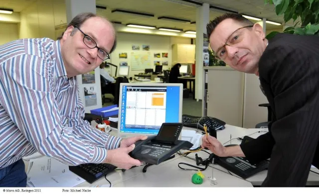 Bild: Telefon-Warteschleifen müssen nicht sein. Mit IT-Lösungen aus Ratingen in wenigen Sekunden verbunden