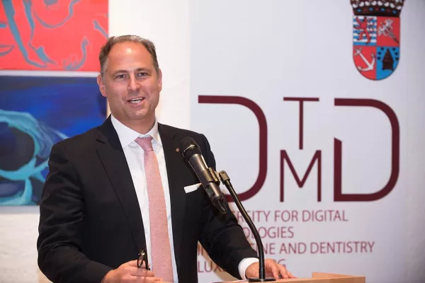 Bild: Zukunftsweisende Weiterbildungsoption „Digitale Zahntechnik“