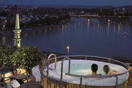 Top, Top, Top: Das Grand Hotel Les Trois Rois Leser des Condé Nast Traveler & Geo Saison würdigen das Hotel Bild: Top, Top, Top: Das Grand Hotel Les Trois Rois Leser des Condé Nast Traveler & Geo Saison würdigen das Hotel