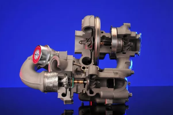 Bild: BorgWarner hoch vier – Zwei Kunden setzen auf zweistufige Aufladung