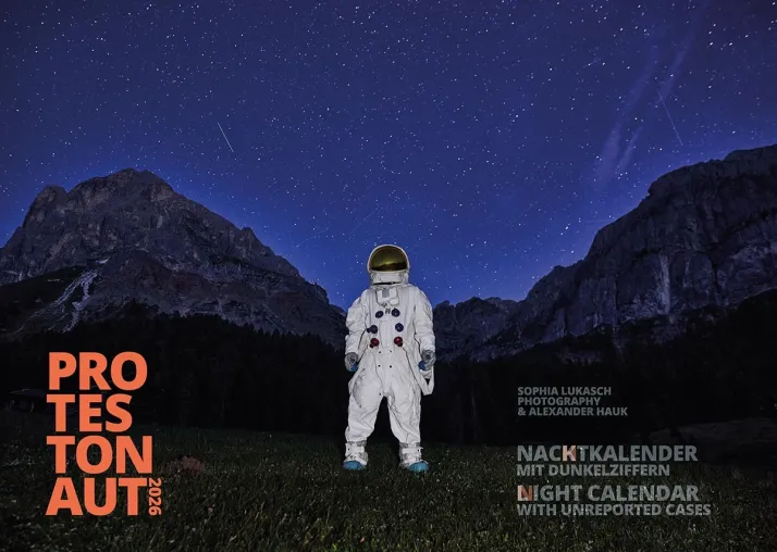 Bild: Dunkelziffern: Protestonaut-Kalender 2026 zeigt, was oft im Schatten bleibt