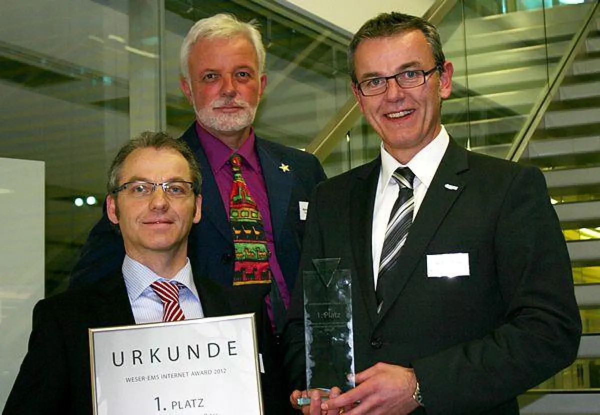 Die Preisträger (v.l.): Werner Wessel,Markus Schöner von zauberer.de, Hermann Silies von connectiv!