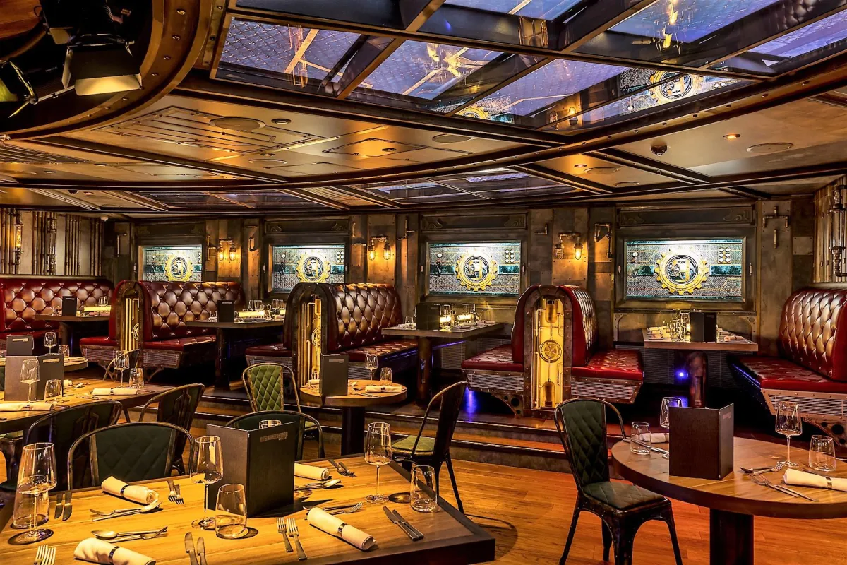 Das Time Machine Restaurant auf AIDAnova mit Medientechnik von Amptown System Company
