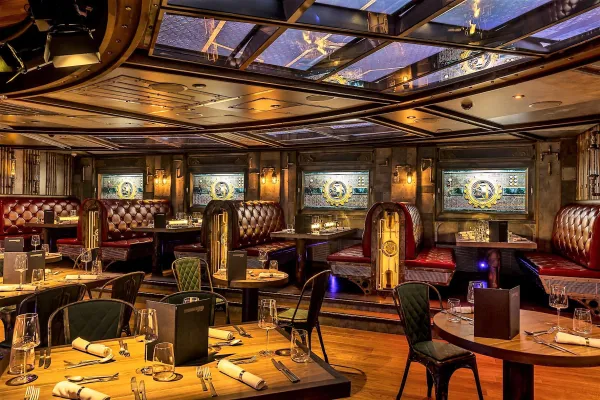 Bild: ASC: Kulinarisch und aktiv auf Zeitreise gehen – im Time Machine Restaurant auf AIDAnova