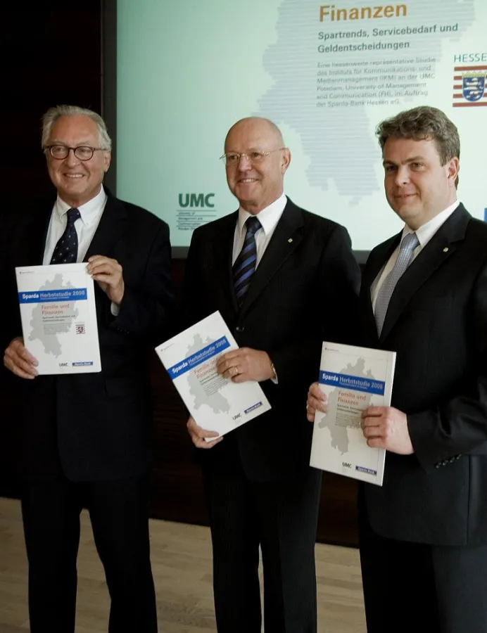Sie präsentierten die Herbst-Studie 2008 der Sparda-Bank Hessen: Dr. Joachim Rossbroich (University of Management and Communication), Jürgen Weber, Vorsitzender des Vorstands der Sparda-Bank Hessen eG