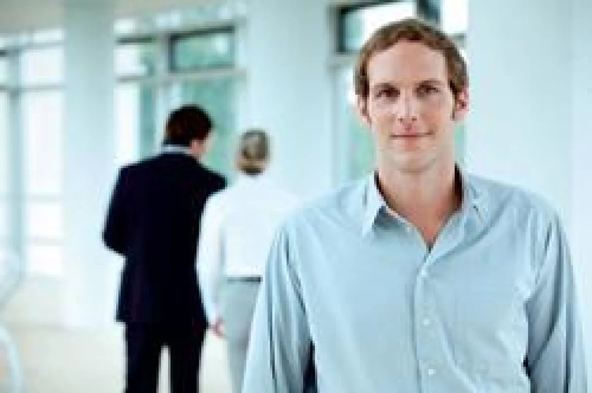 Der Studiengang ermöglicht es Berufstätigen, Auszubildenden und anderen Interessenten, berufsbegleitend einen anerkannten Abschluss zu erwerben.