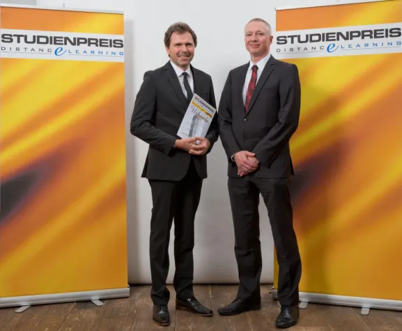 Bild: Studienpreis DistancE-Learning 2016 für Manfred Haas von der Wilhelm Büchner Hochschule