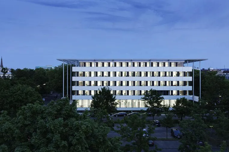 ingenhoven architects mit Deutschem Hochschulbaupreis 2016 für Kollegiengebäude Mathematik ausgezeichnet Bild: ingenhoven architects mit Deutschem Hochschulbaupreis 2016 für Kollegiengebäude Mathematik ausgezeichnet
