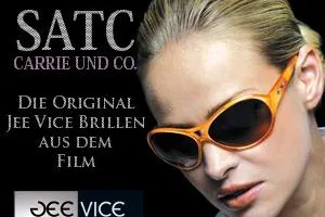 Bild: Jee Vice kreiert mit der orangen Sonnenbrille von Carrie im Sex and the City 2 Kinofilm einen neuen Farbtrend
