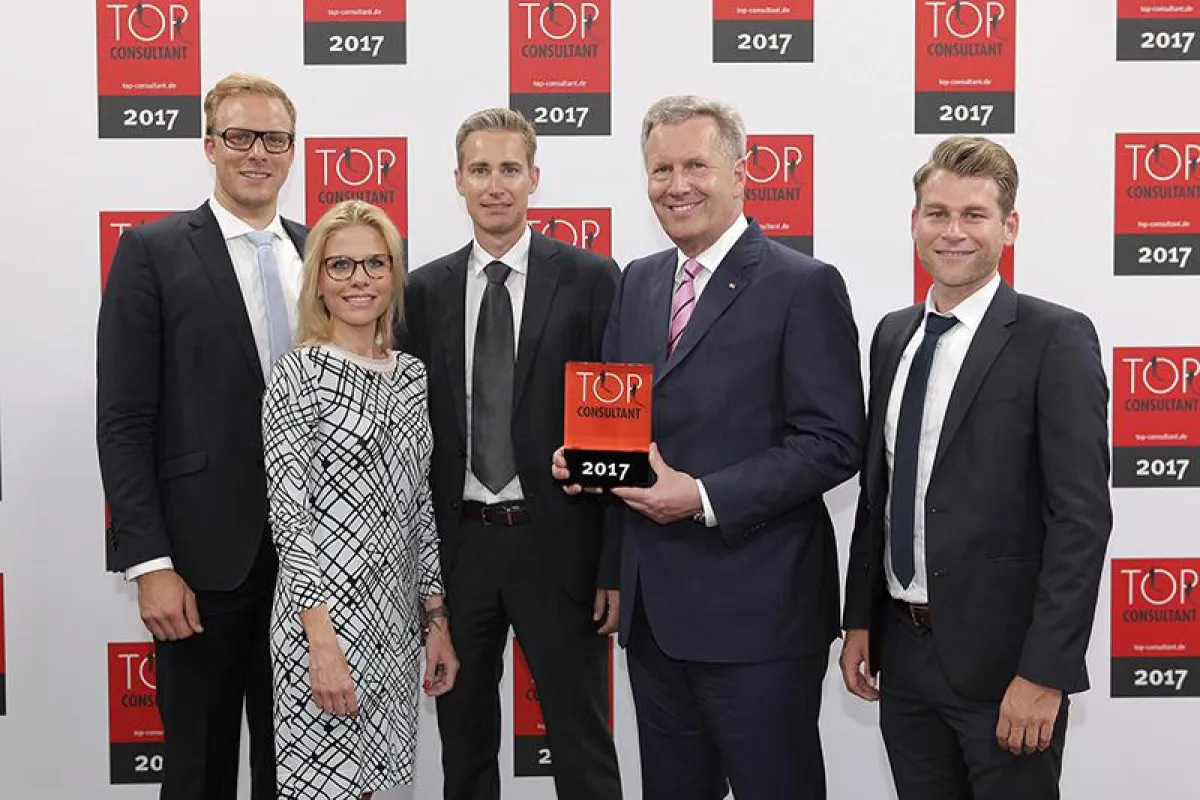 IPE erhält die TOP CONSULTANT Auszeichnung v.l. T. Knappe, V. Maier, R. Schulz, C. Wulff, M. Völlm