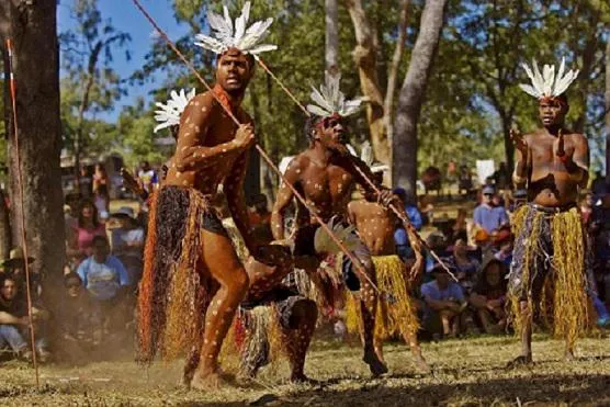Australiens Ureinwohner feiern großes Tanz- und Kunstfestival in Queensland Bild: Australiens Ureinwohner feiern großes Tanz- und Kunstfestival in Queensland