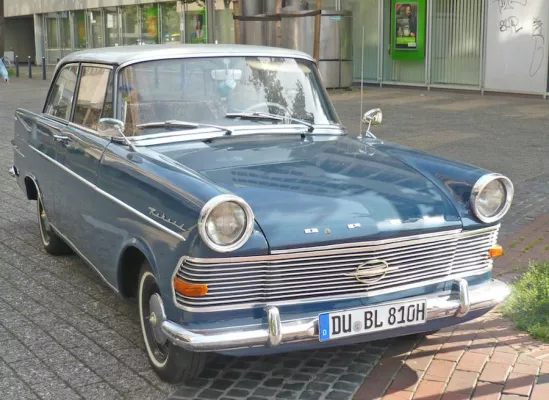 Bild: Schätze aus Jahrzehnten: Beim 9. Antik- & Designmarkt „Zeitreise Duisburg“ locken Nostalgie und Oldtimer