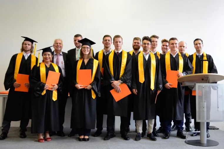 Bachelor- und Masterabsolventen in zwei Studiengängen verabschiedet: Bild: Bachelor- und Masterabsolventen in zwei Studiengängen verabschiedet: