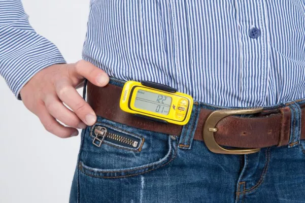 Bild: Der JogStyle vom Omron motiviert zu mehr Bewegung im Alltag