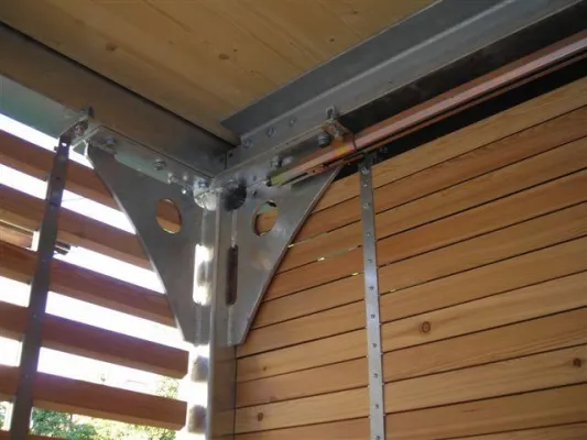 Bild: Neuartiges Befestigungssystem für Holzelemente spart Kosten und Platz