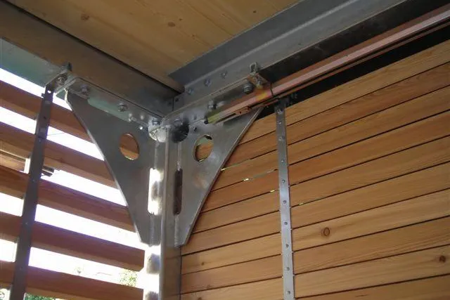 Bild: Neuartiges Befestigungssystem für Holzelemente spart Kosten und Platz